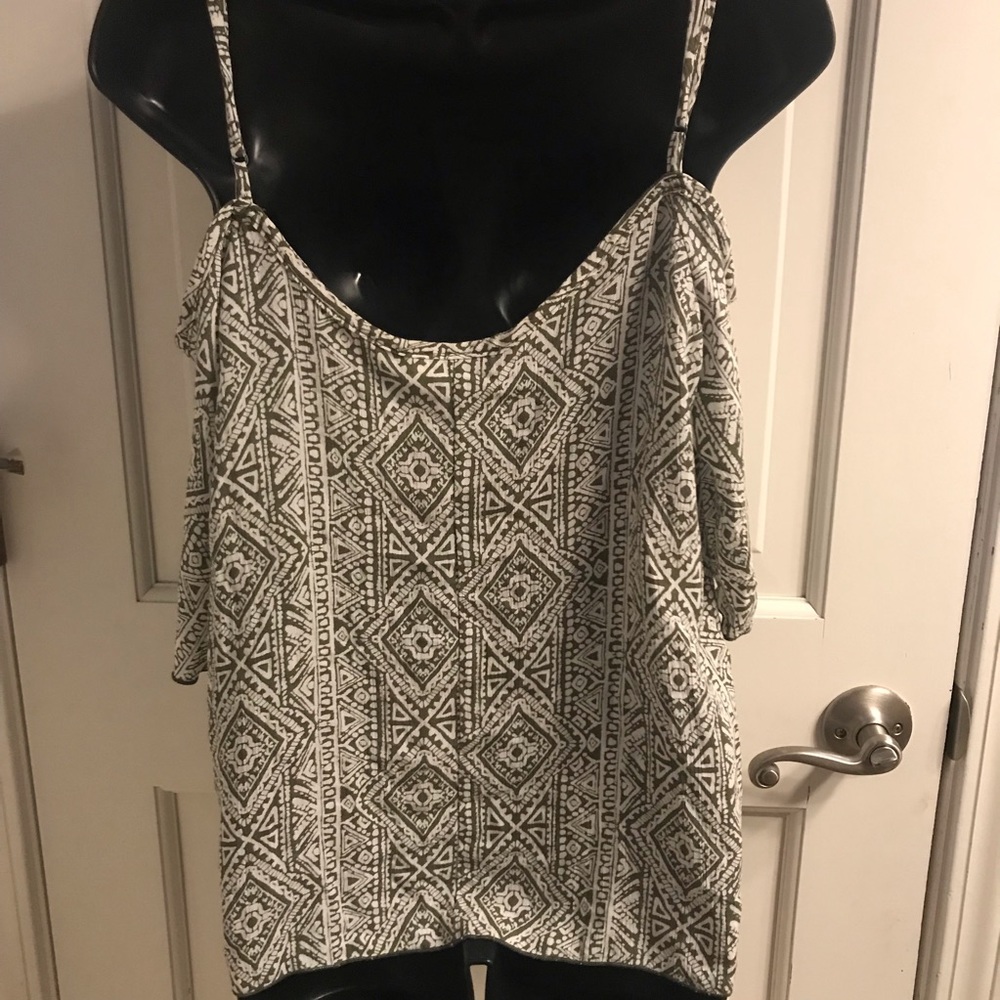 Cold Shoulder Top- bundle only - Picture 3 of 5
